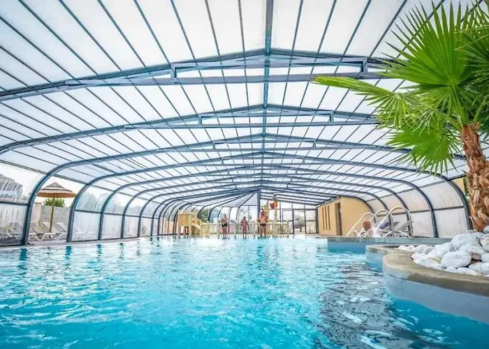 - Parc Aquatique - Ccaghhb 캠프장 생장드몽