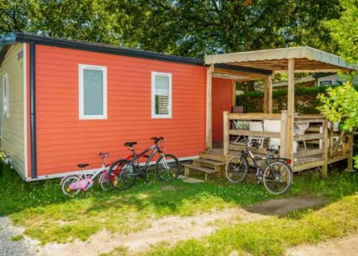 - Parc Aquatique - Ccaghhb 캠프장 생장드몽