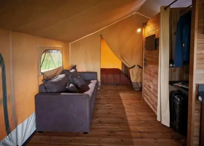 - Parc Aquatique - Ccaghhb 캠프장 생장드몽